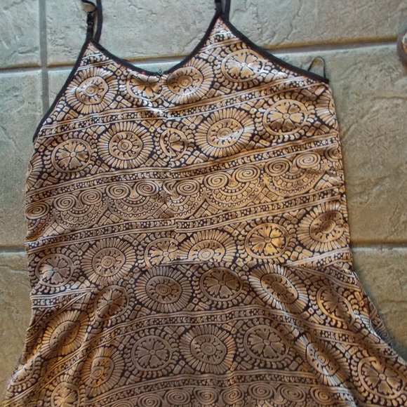 EUC Women's lined tan & black top by C&V - Picture 3 of 3
